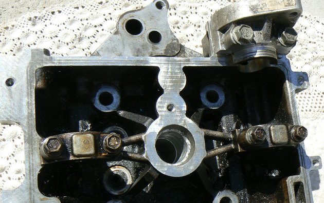 zregenerowany fragment głowicy silnika opel 2.2 benzyna